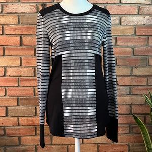 RACHEL Rachel Roy Black and White Fitted Pullover Top in Size Small